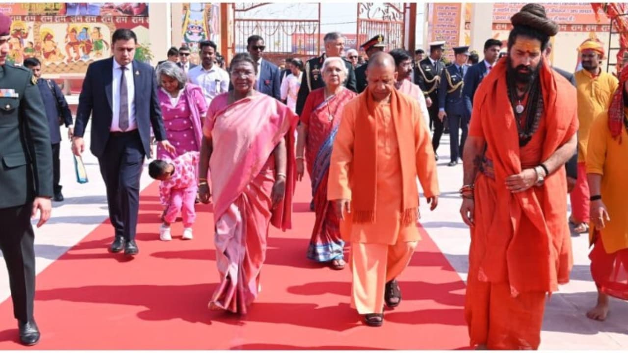 President Droupadi Murmu with CM Yogi Adityanath