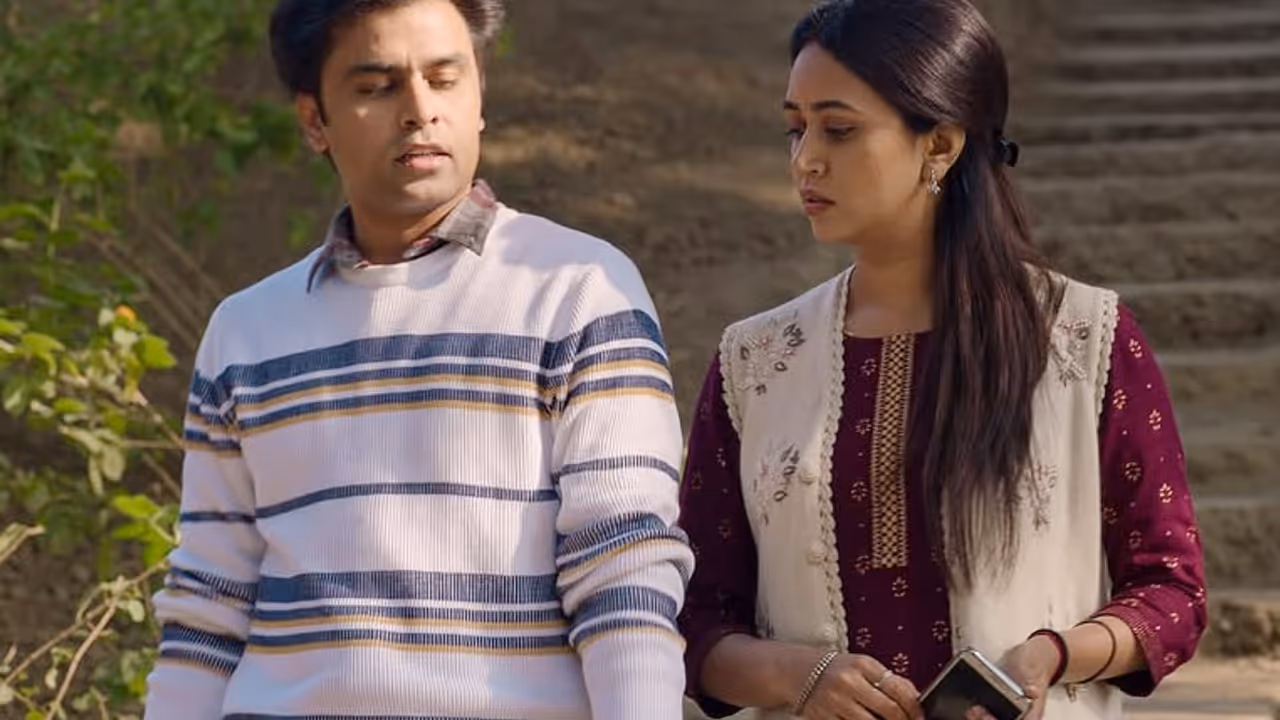 Panchayat 4 Rinki Kiss