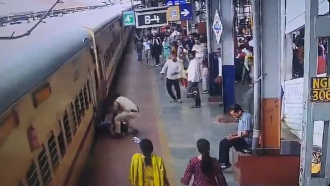 RPF jawan saves woman who fell from moving train RPF jawan saves woman who fell from moving train