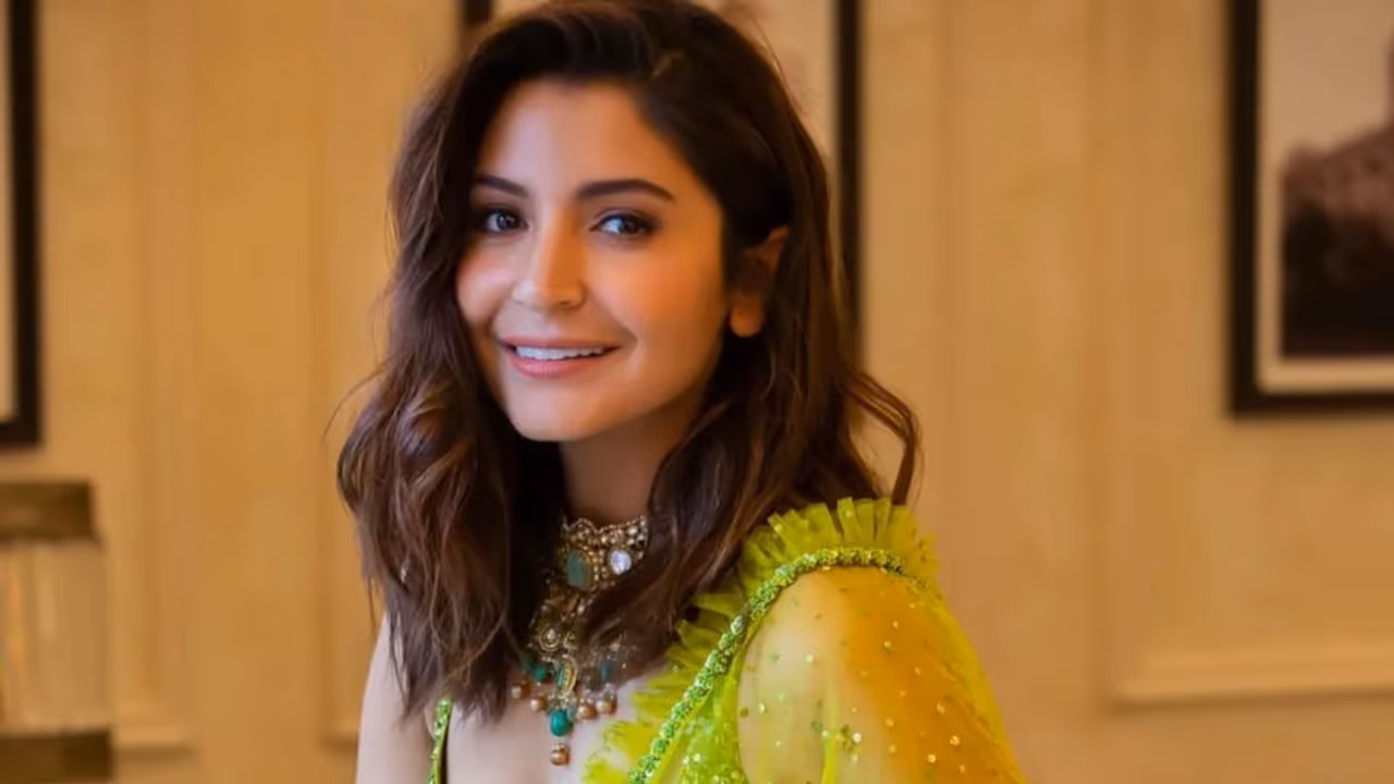 Anushka Sharma Uses THIS Mashed Fruit As Face Cleanser And Here's Why You Should Too Anushka Sharma Uses THIS Mashed Fruit As Face Cleanser And Here's Why You Should Too
