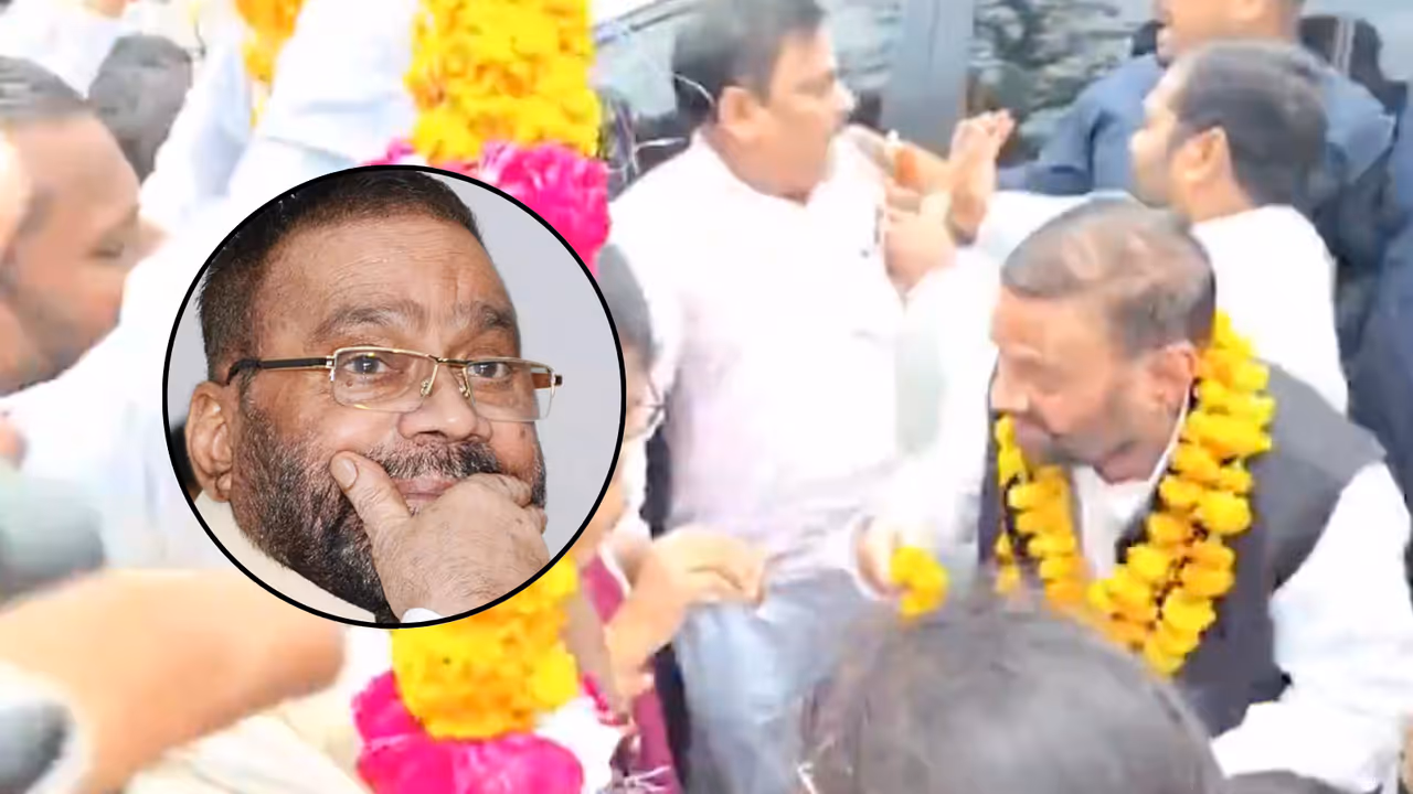 swami prasad maurya attacked in raebareli two youths detained swami prasad maurya attacked in raebareli two youths detained