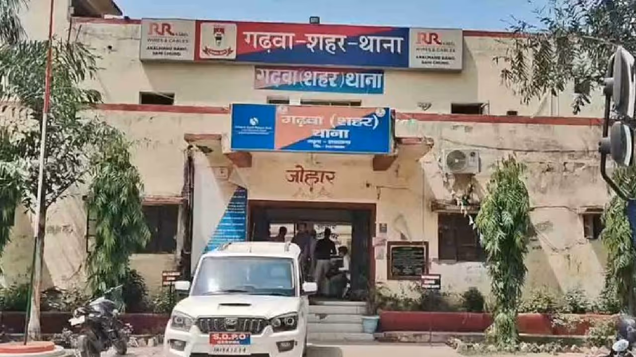 एक ही परिवार के तीन लोगों की मौत एक ही परिवार के तीन लोगों की मौत