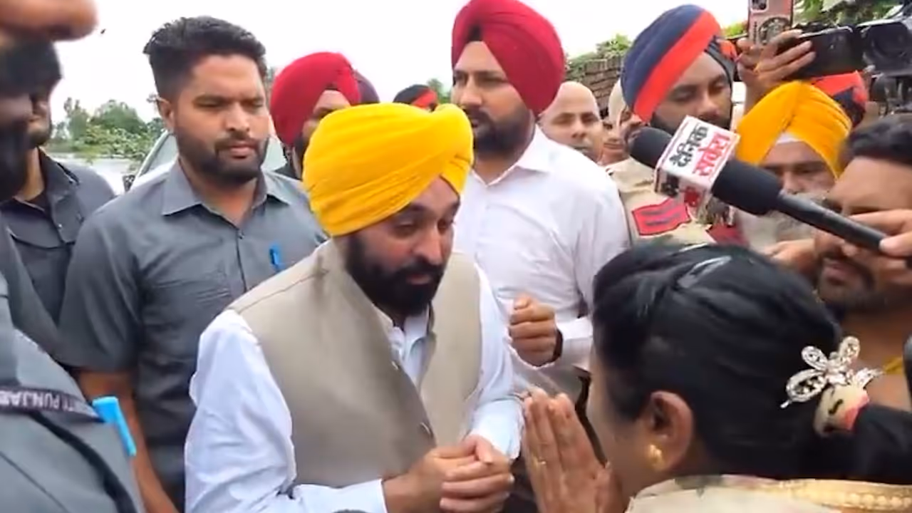 Ferozepur Floods: Punjab CM Bhagwant Mann Vists Victims, Gets Emotional 