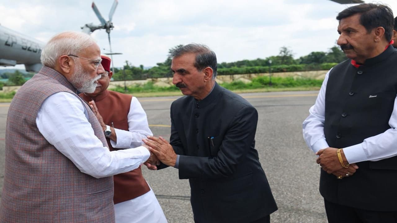 PM Narendra Modi with Himachal Pradesh CM PM Narendra Modi with Himachal Pradesh CM