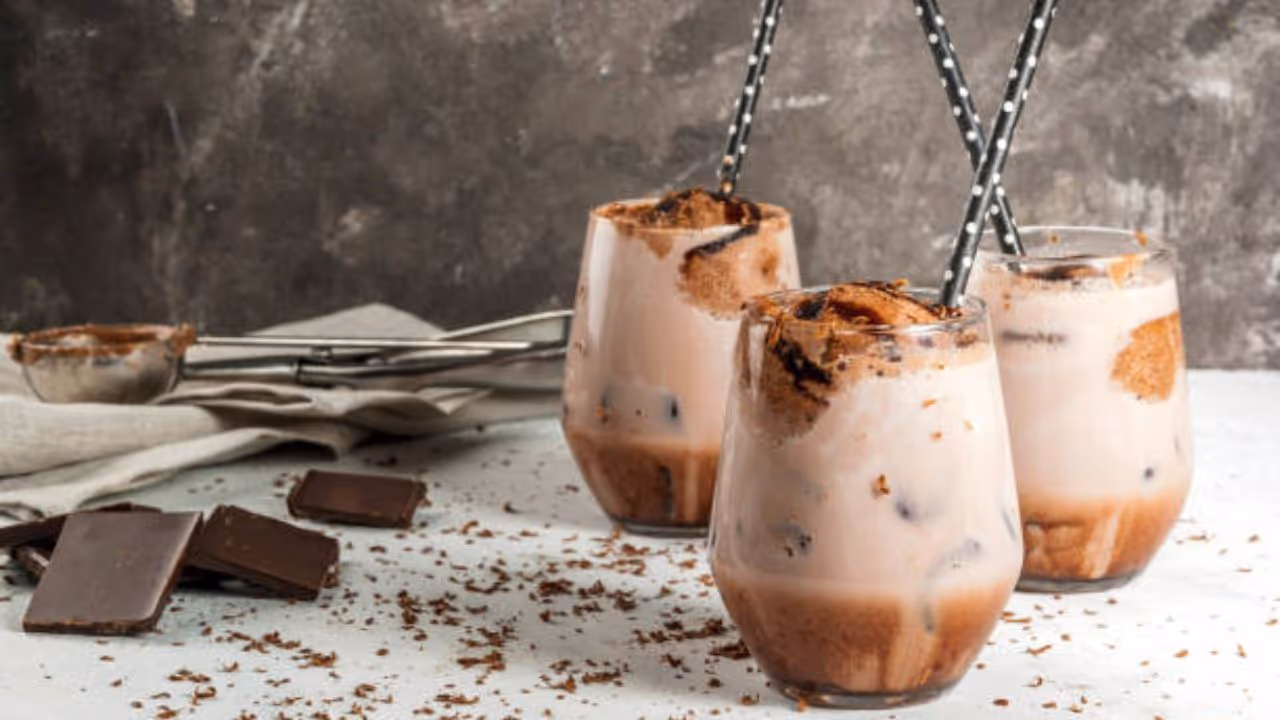 how to make frothy cold coffee at home step by step