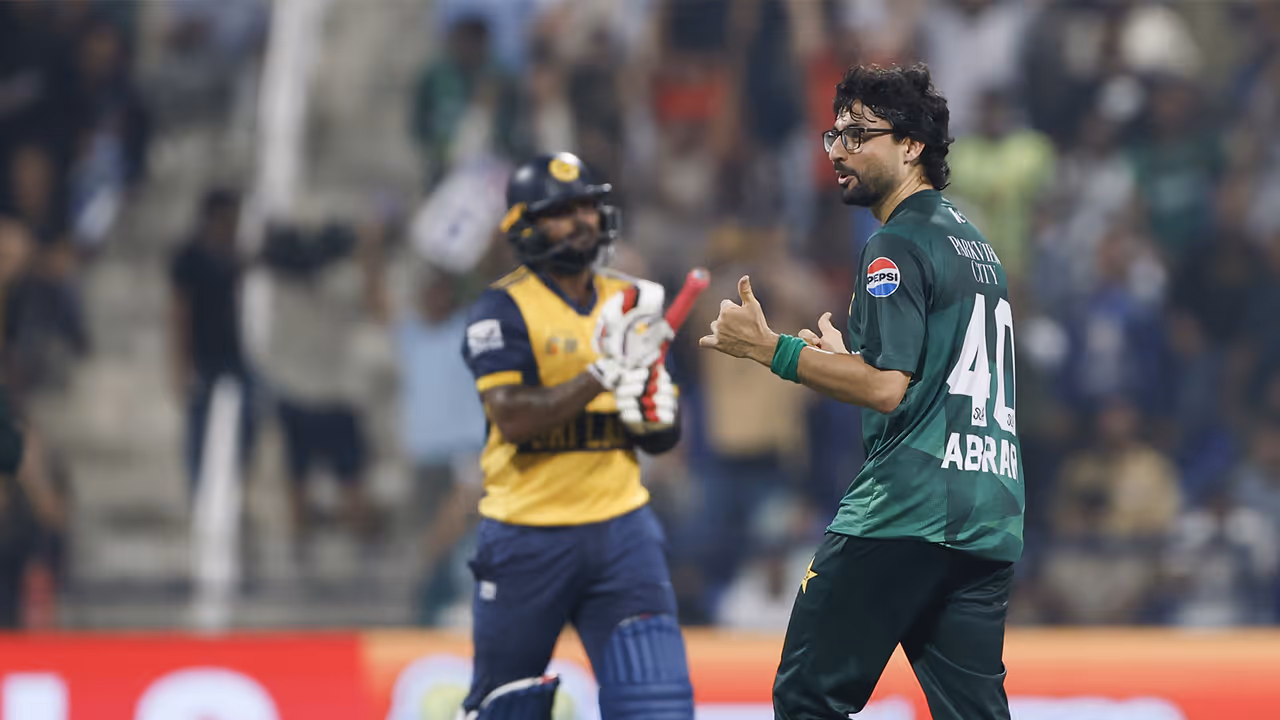 Abrar Ahmed imitate Wanindu Hasaranga