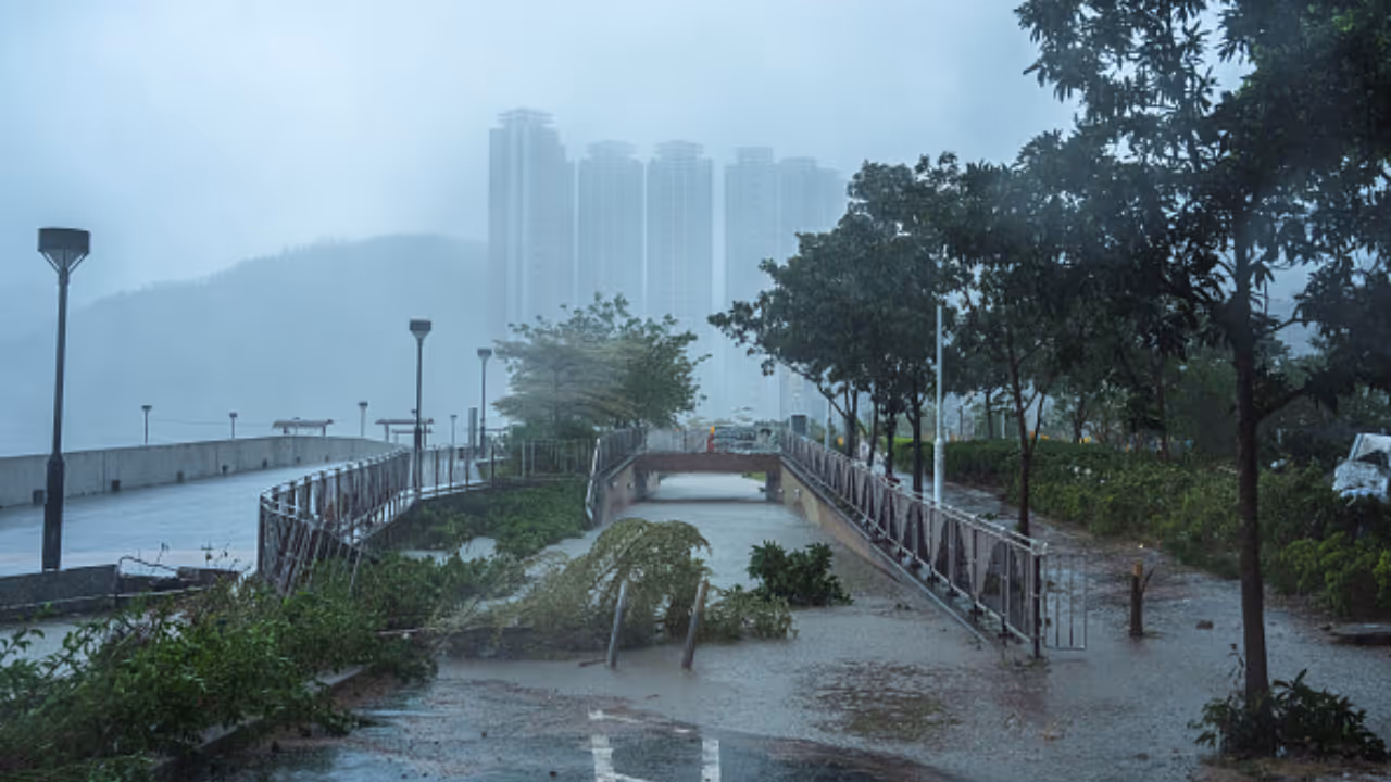 Super Typhoon Ragasa Slams Hong Kong Super Typhoon Ragasa Slams Hong Kong