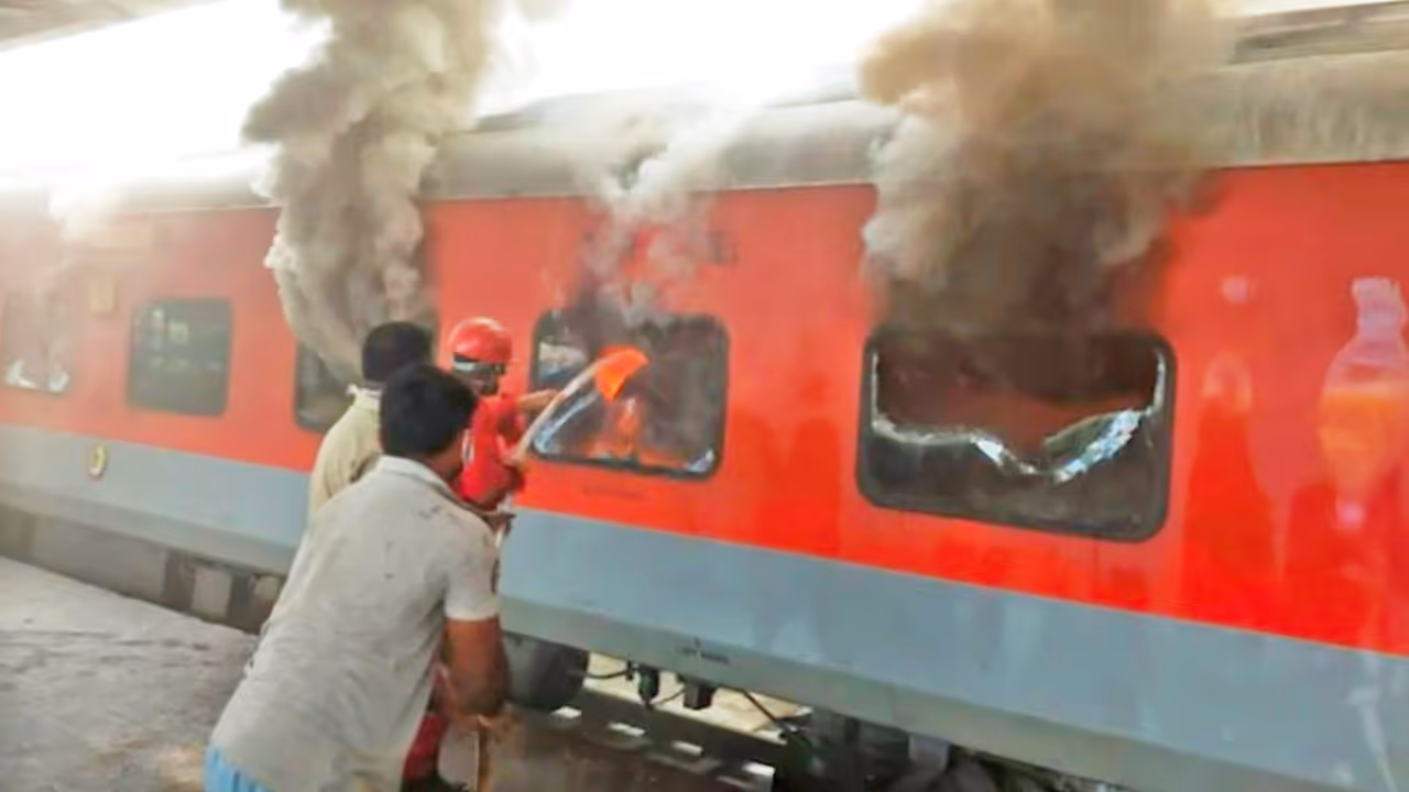 Amritsar Saharsa Express Fire Amritsar Saharsa Express Fire