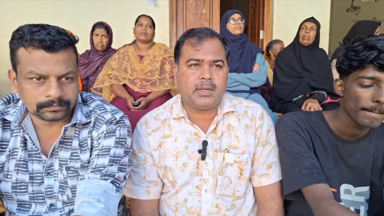 Adimali landslide victims protesting Adimali landslide victims protesting