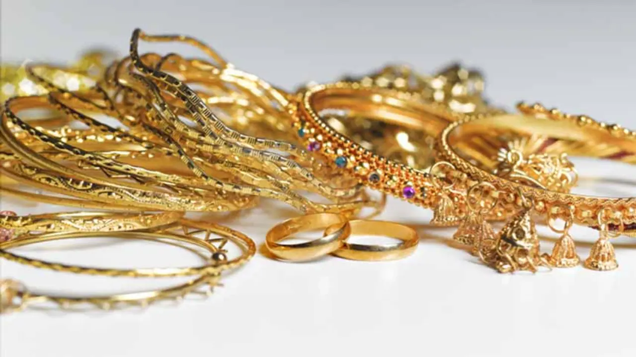 hathras woman steals 50 lakh jewellery for sister in law wedding hathras woman steals 50 lakh jewellery for sister in law wedding