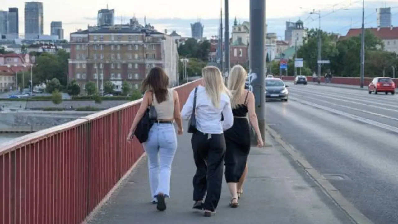 viral video modern girls