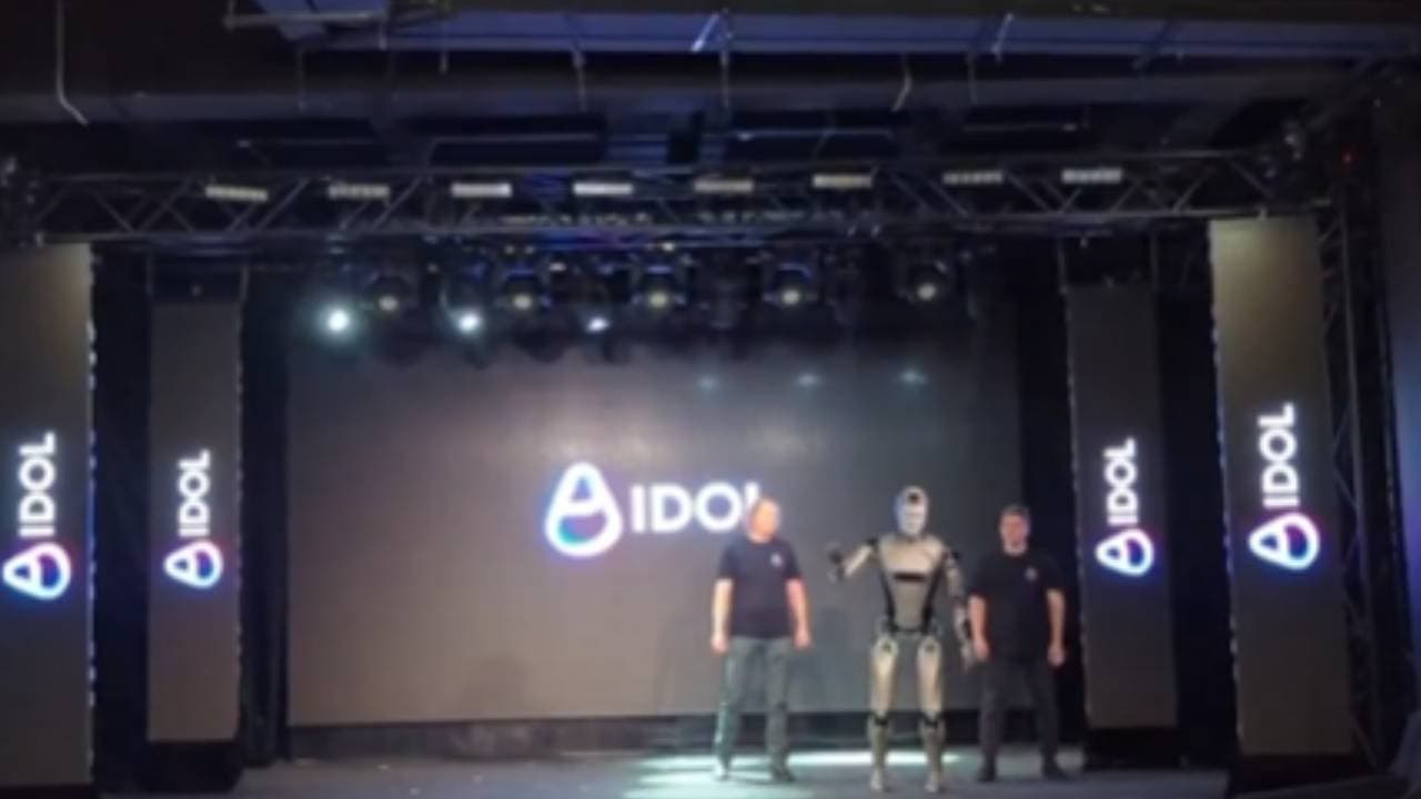 humanoid robot AIDOL