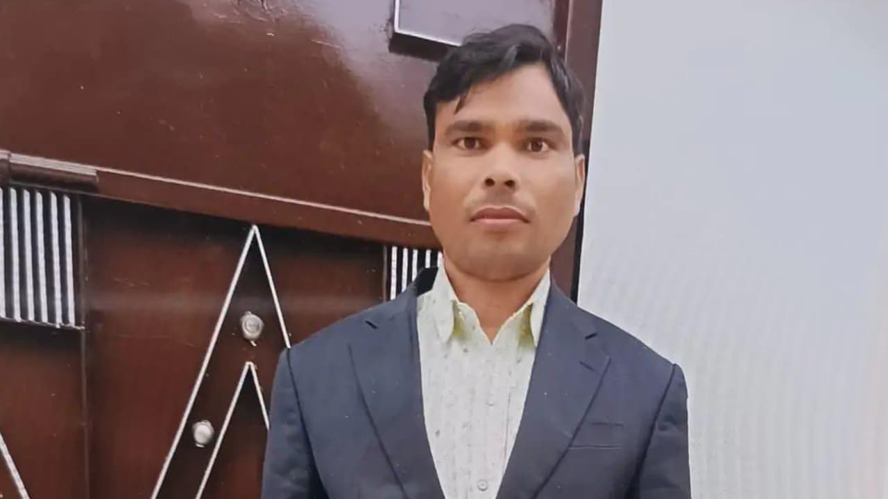 fatehpur lekhpal suicide case family protest no fir no sir fatehpur lekhpal suicide case family protest no fir no sir