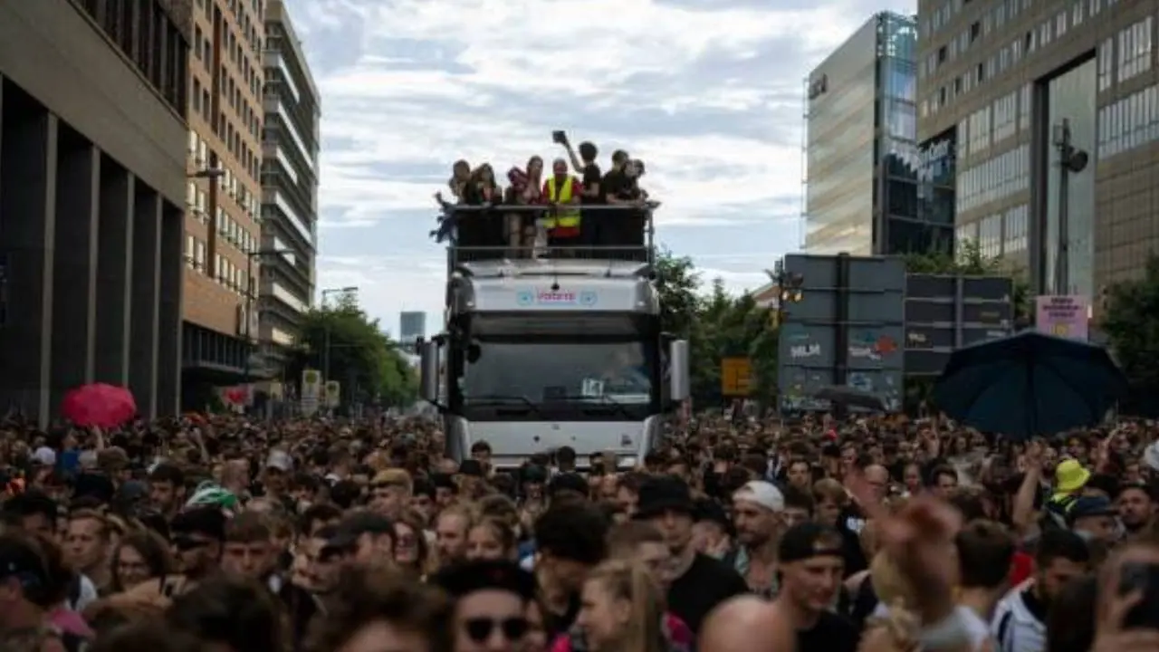 bus dj dance party file pic bus dj dance party file pic