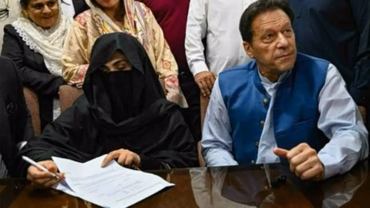 Pakistans former PM imran khan bushra bibi toshakhana corruption case sentence Pakistans former PM imran khan bushra bibi toshakhana corruption case sentence