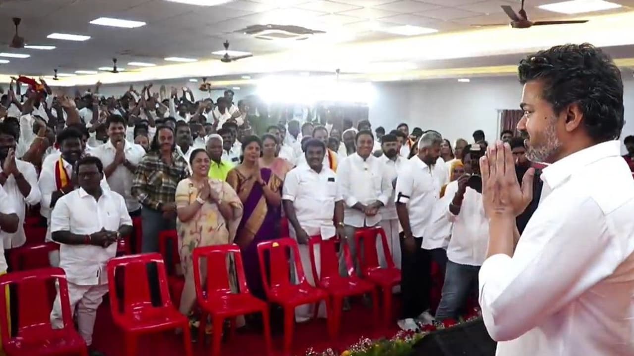 வேட்பாளர் தேர்வில் புதுமை:உள்ளூர் முகங்களுக்கு முன்னுரிமை: பக்கா  அரசியல்வாதியான விஜய்யின் மாஸ்டர் பிளான் ஒர்க்காகுமா? | Tvk 2026 Candidate  Selection ...