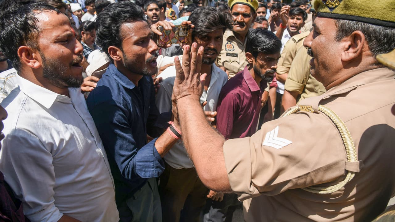 noida workers protest noida workers protest