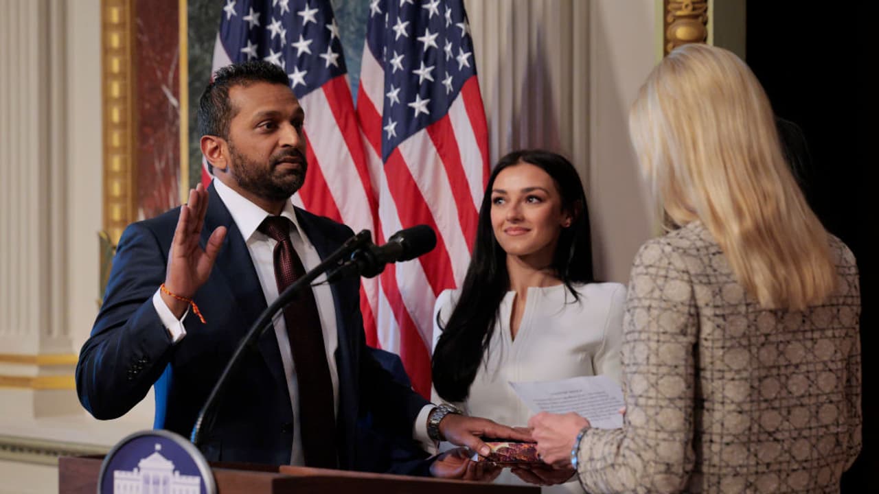 കാഷ് പട്ടേലിന്റെ കാമുകിക്ക് സര്‍ക്കാര്‍ സുരക്ഷയും സൗകര്യങ്ങളും; റിപ്പോര്‍ട്ടര്‍ക്കെതിരെ എഫ്ബിഐ അന്വേഷണം നടത്തി - Asianet News Malayalam