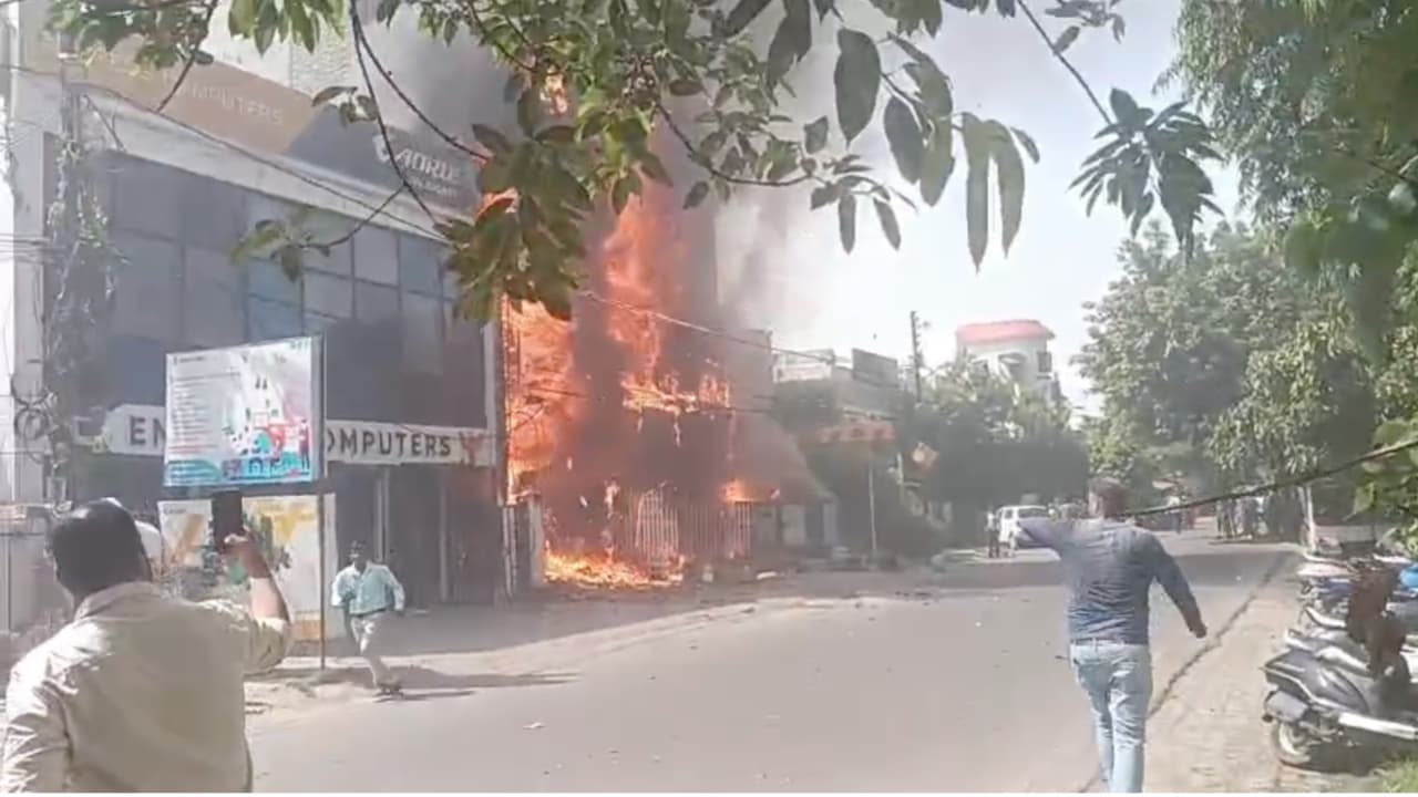 lucknow aliganj fire incident coaching centre pet shop building fire 11 dead rescue operation lucknow aliganj fire incident coaching centre pet shop building fire 11 dead rescue operation