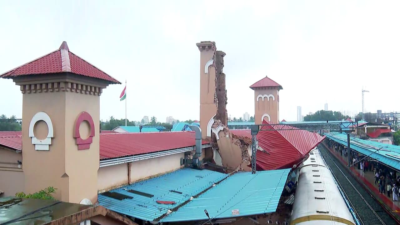 KOZHIKODE CLOCK TOWER KOZHIKODE CLOCK TOWER