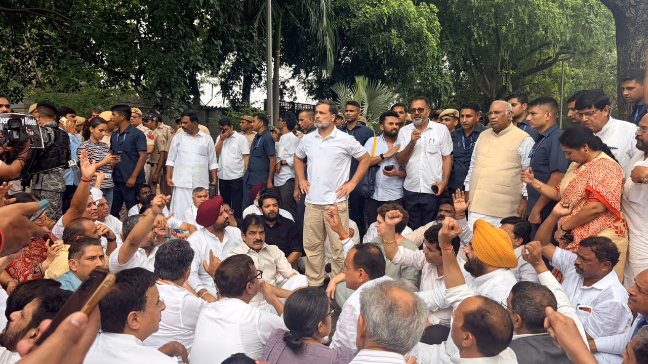 congress protest pm residence rahul gandhi kharge detained delhi congress protest pm residence rahul gandhi kharge detained delhi