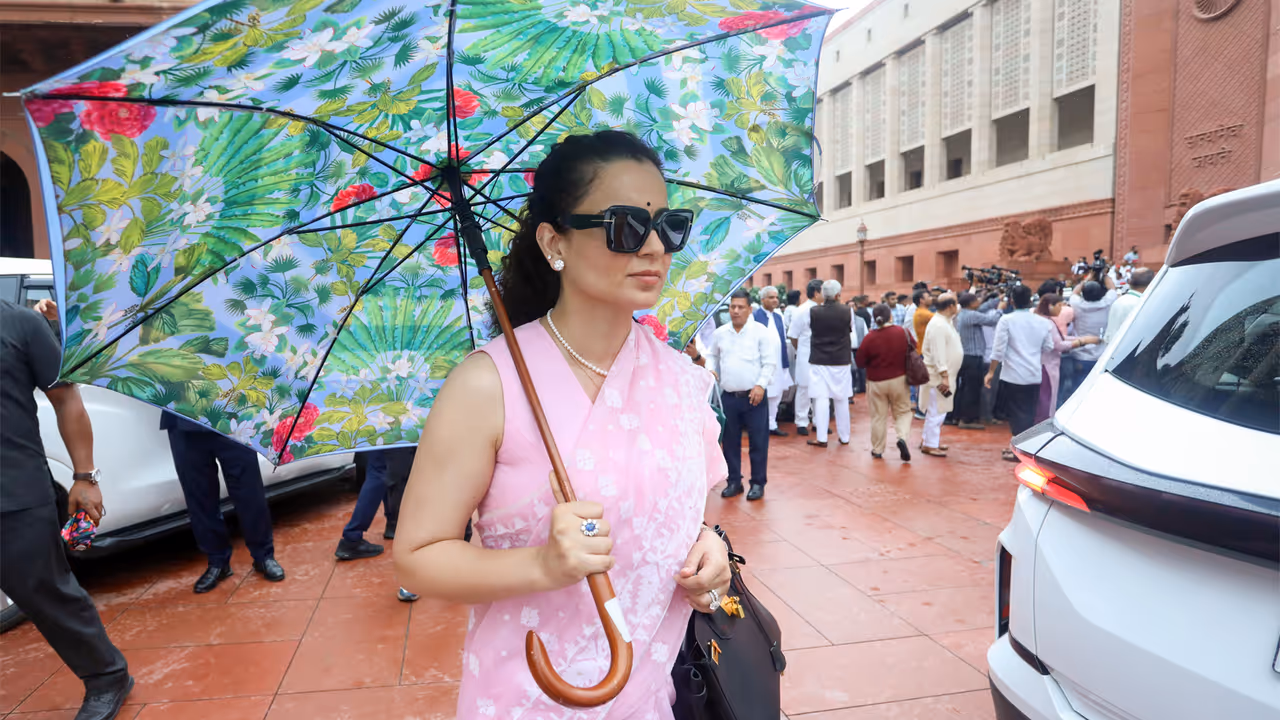Kangana Ranaut on CJP Protest: 'Thought They Might Attack Us'; Thanks Delhi Police for Protecting MPs Kangana Ranaut on CJP Protest: 'Thought They Might Attack Us'; Thanks Delhi Police for Protecting MPs