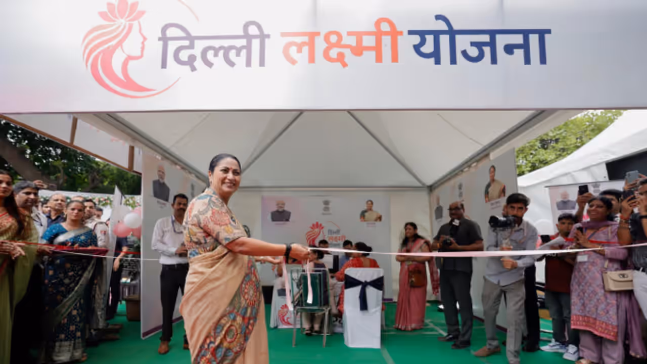 Delhi Laxmi Yojana Off to a Flying Start in Just 24 Hours, Delhi Laxmi Yojana Off to a Flying Start with 1.47 Lakh Applications in Just 24 Hours Delhi Laxmi Yojana Off to a Flying Start in Just 24 Hours, Delhi Laxmi Yojana Off to a Flying Start with 1.47 Lakh Applications in Just 24 Hours