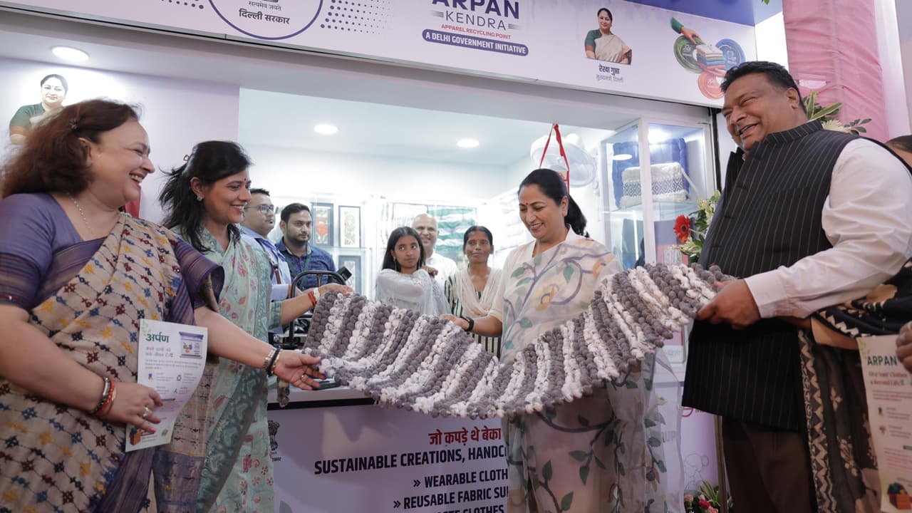 rekha gupta launches arpan clothes donation center, CM Rekha Gupta Unveils Arpan Initiative to Turn Old Clothes into Hope for the Needy rekha gupta launches arpan clothes donation center, CM Rekha Gupta Unveils Arpan Initiative to Turn Old Clothes into Hope for the Needy
