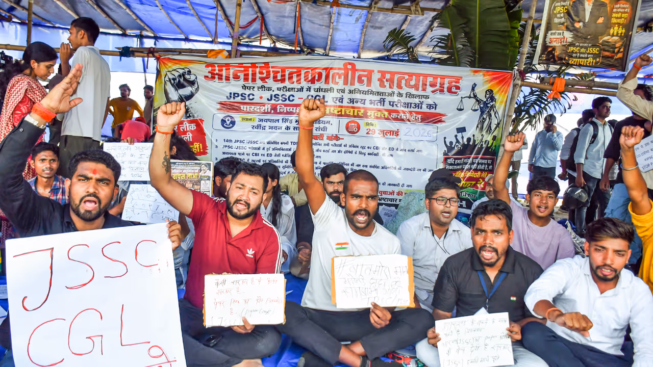 JPSC JSSC Protest Ranchi Students Reject Closed Door Talks Demand CM Address Them at Protest Site JPSC JSSC Protest Ranchi Students Reject Closed Door Talks Demand CM Address Them at Protest Site