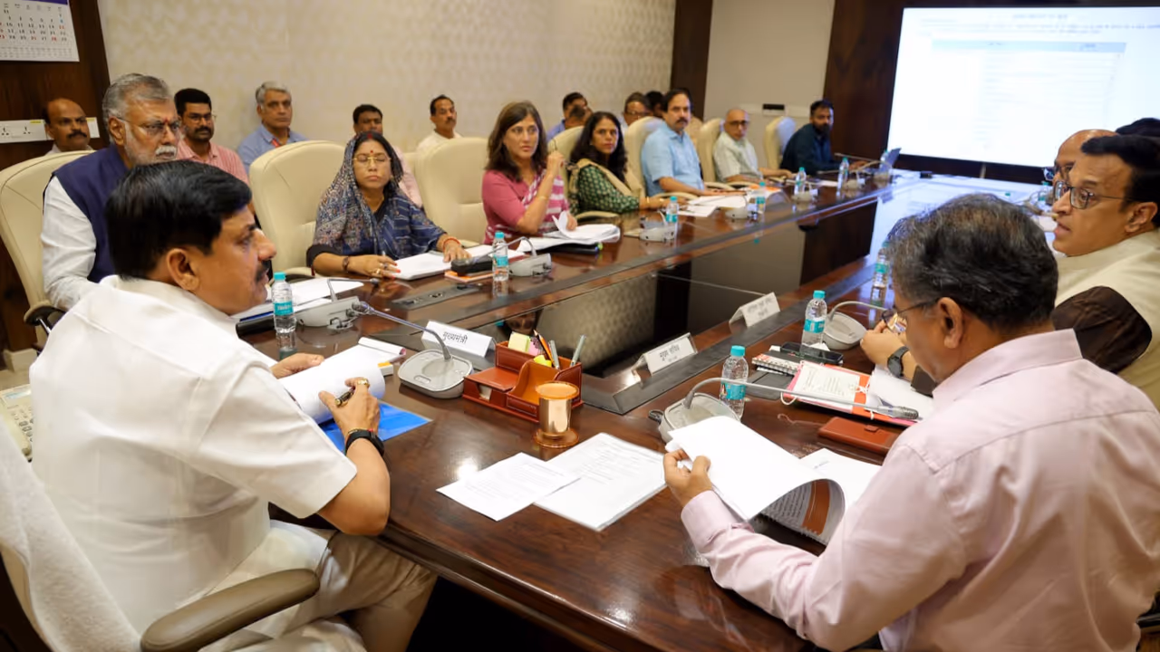 MP Panchayat News CM Mohan Yadav Reviews Rural Development Schemes Issues Key Directions for Village Growth MP Panchayat News CM Mohan Yadav Reviews Rural Development Schemes Issues Key Directions for Village Growth