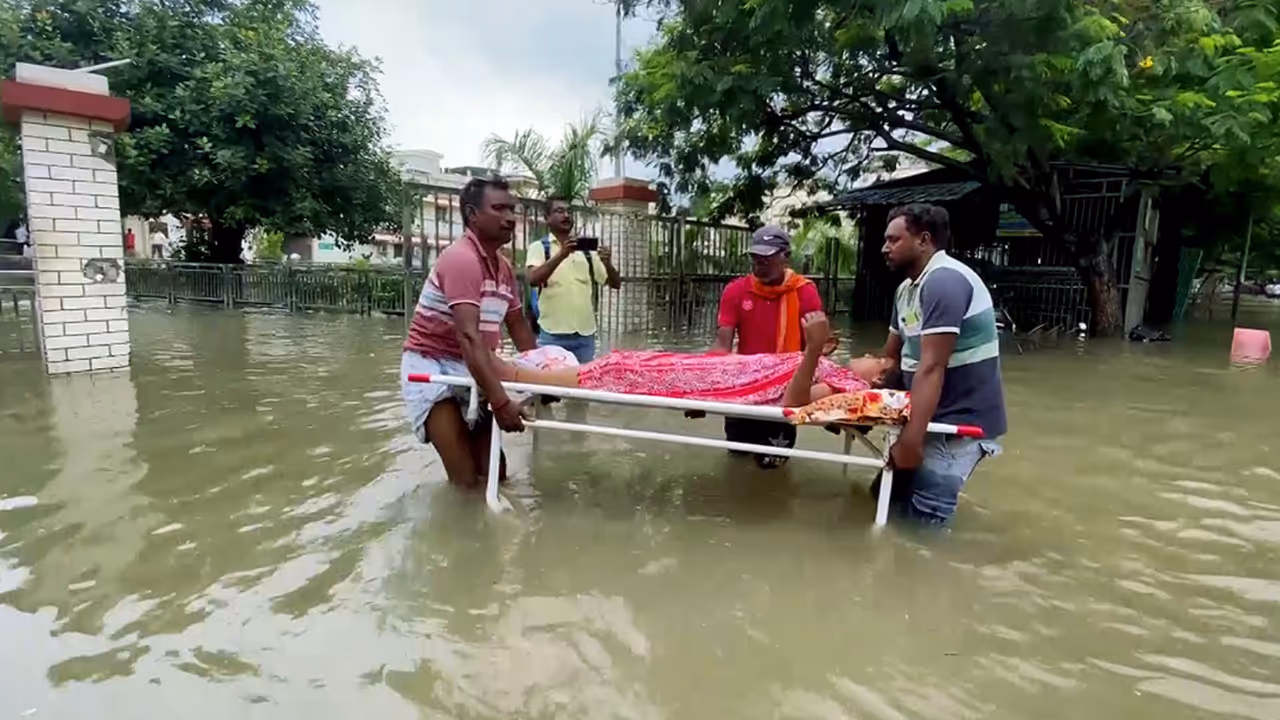 Uttar Pradesh Flood Heavy Rain and Rising River Levels Trigger Flood Alert in 19 Districts Uttar Pradesh Flood Heavy Rain and Rising River Levels Trigger Flood Alert in 19 Districts