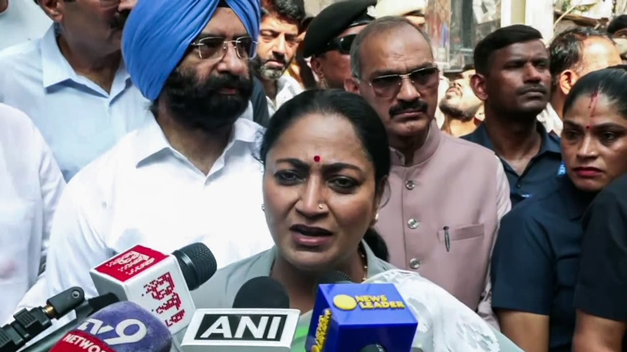 Delhi Building Collapse Aftermath: 5 MCD Officials Suspended and Owner Arrested, CM Rekha Gupta Takes BIG Action Delhi Building Collapse Aftermath: 5 MCD Officials Suspended and Owner Arrested, CM Rekha Gupta Takes BIG Action