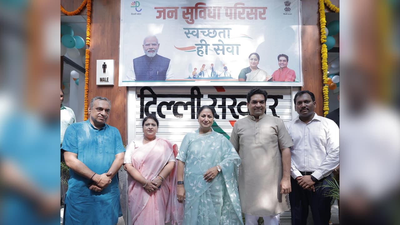 Delhi Gets New Public Toilet Facility, CM Rekha Gupta Inaugurates Singalpur Labour Chowk Block Delhi Gets New Public Toilet Facility, CM Rekha Gupta Inaugurates Singalpur Labour Chowk Block