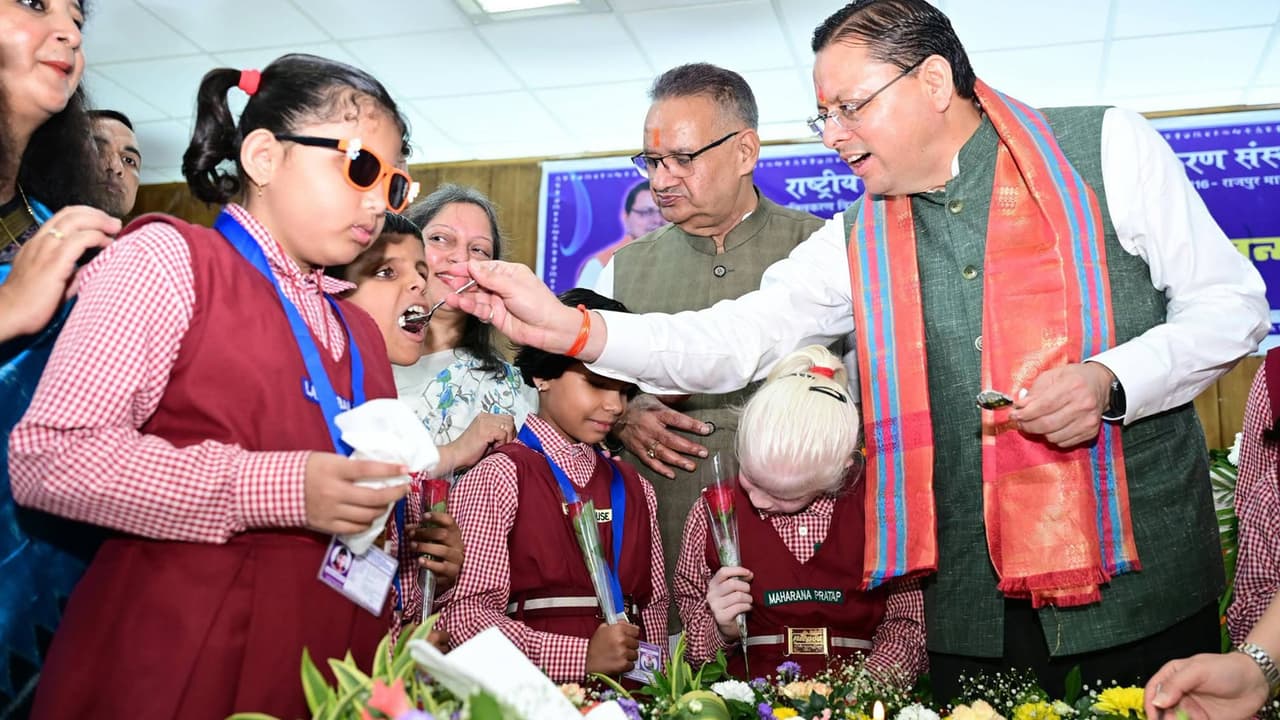 Pushkar Singh Dhami Birthday, Uttarakhand CM Cuts Cake With Visually Impaired Children in Dehradun Pushkar Singh Dhami Birthday, Uttarakhand CM Cuts Cake With Visually Impaired Children in Dehradun
