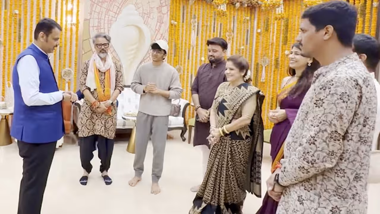 ‘हनुमान अंश’ ने खींचा CM फडणवीस का ध्यान ‘हनुमान अंश’ ने खींचा CM फडणवीस का ध्यान