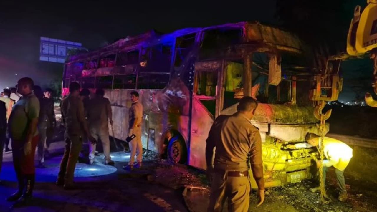 greater noida bus fire yamuna expressway 9 dead eyewitness rinki rajput photo video greater noida bus fire yamuna expressway 9 dead eyewitness rinki rajput photo video