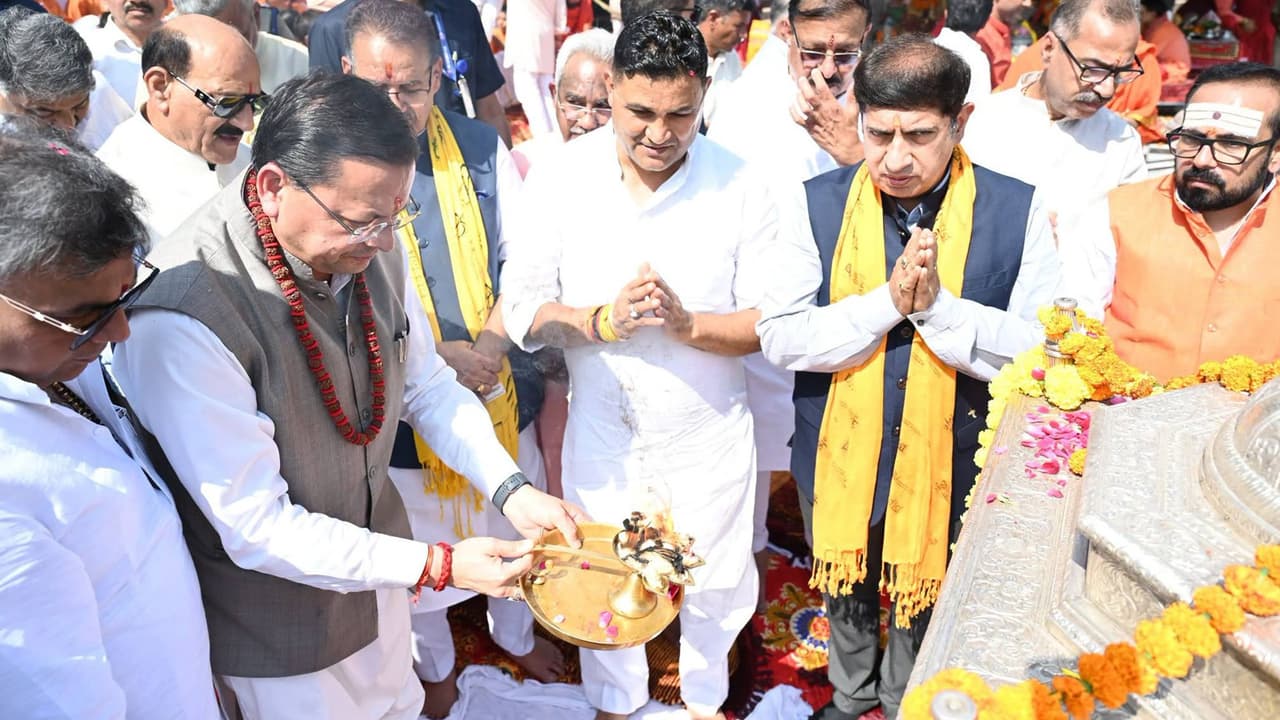 Uttarakhand CM Dhami Offers Ganga Prayers in Haridwar as PM Modi Completes 25 Years in Public Service Uttarakhand CM Dhami Offers Ganga Prayers in Haridwar as PM Modi Completes 25 Years in Public Service