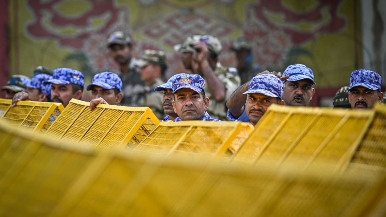 Delhi CJP Protest: 6,000 Police Personnel Deployed, Central Park Closed for Two Days Delhi CJP Protest: 6,000 Police Personnel Deployed, Central Park Closed for Two Days