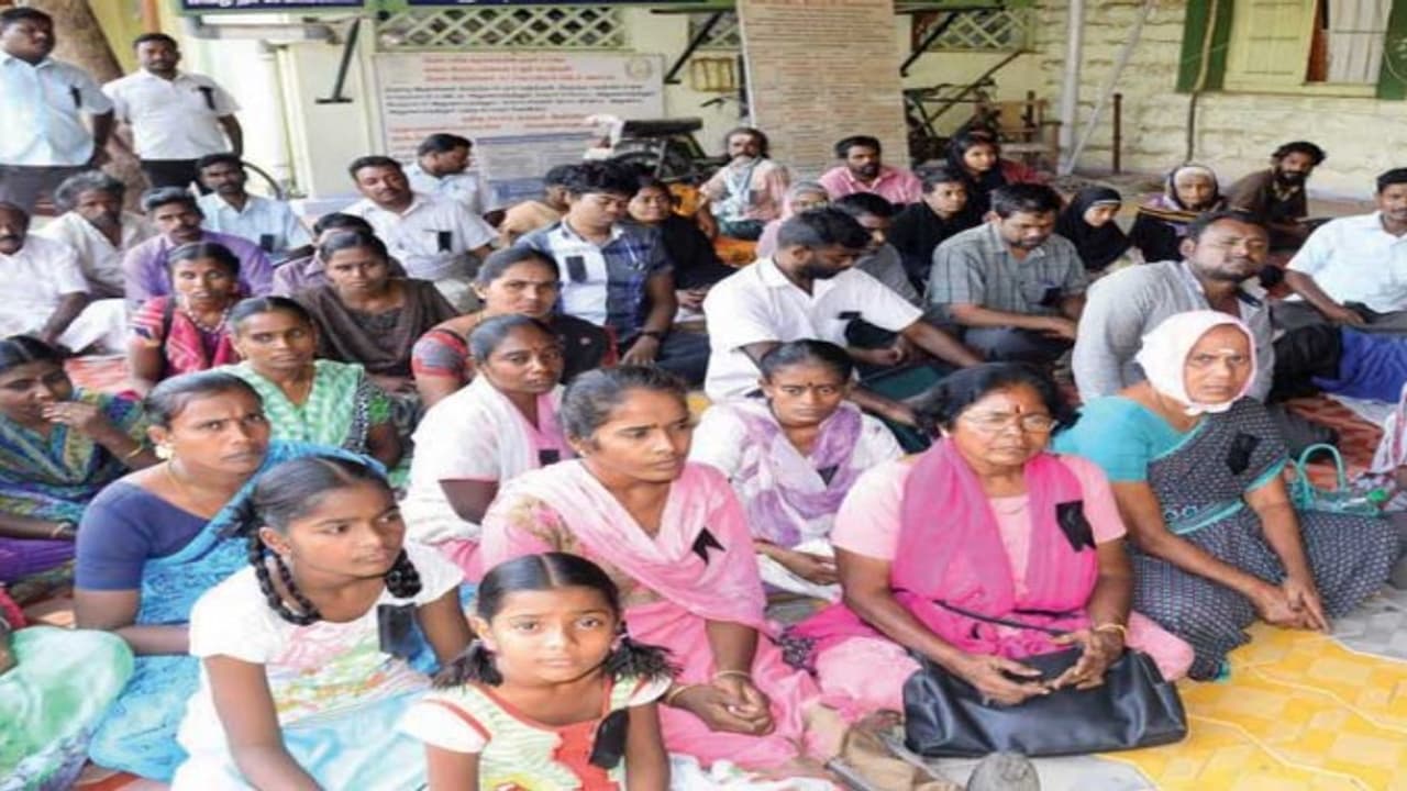 அடுக்குமாடி வேண்டாம், வீட்டுமனைதான் வேண்டும் – 2 வது நாளாக மாற்றுத்திறனாளிகள் போராட்டம்… அடுக்குமாடி வேண்டாம், வீட்டுமனைதான் வேண்டும் – 2 வது நாளாக மாற்றுத்திறனாளிகள் போராட்டம்…