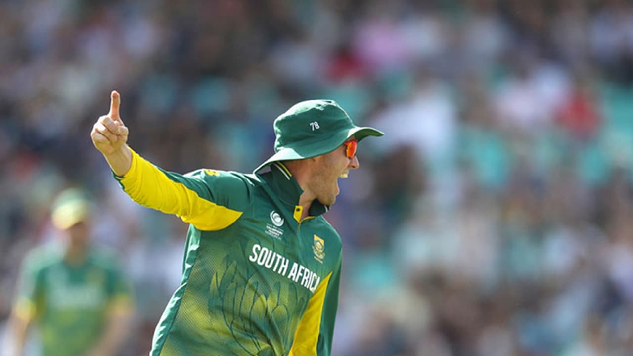 വീണ്ടും ദക്ഷിണാഫ്രിക്കയെ നയിക്കാന് പറഞ്ഞു; ഡിവില്ലിയേഴ്സിന്റെ മറുപടി ഇങ്ങനെയായിരുന്നു വീണ്ടും ദക്ഷിണാഫ്രിക്കയെ നയിക്കാന് പറഞ്ഞു; ഡിവില്ലിയേഴ്സിന്റെ മറുപടി ഇങ്ങനെയായിരുന്നു