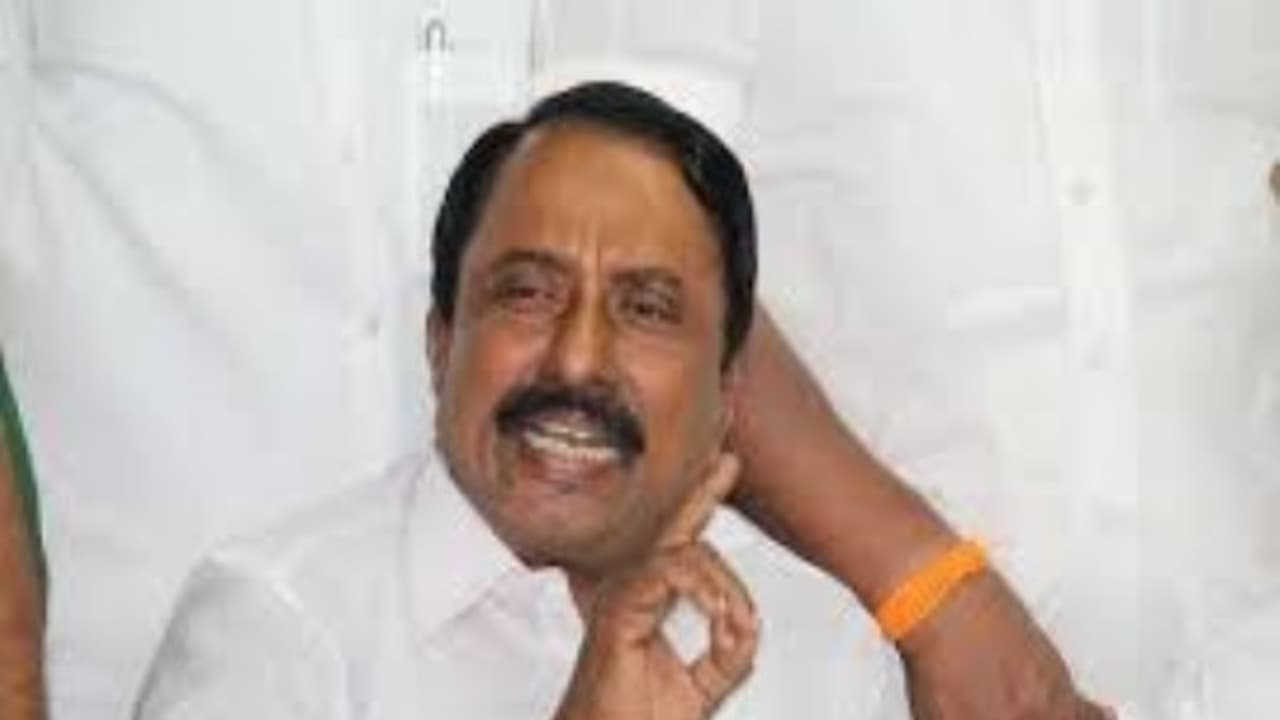 மாணவர்களுக்கு இலவச மருத்துவ காப்பீட்டுத் திட்டம்….அதிரடி அறிவிப்பை வெளியிட்ட செங்கோட்டையன்… மாணவர்களுக்கு இலவச மருத்துவ காப்பீட்டுத் திட்டம்….அதிரடி அறிவிப்பை வெளியிட்ட செங்கோட்டையன்…