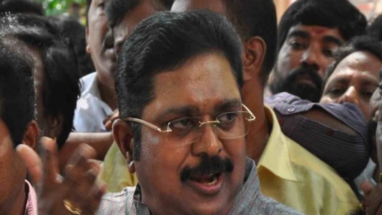 ஜெயலலிதாவை இப்படியெல்லாமா அசிங்கபடுத்துவாங்க ? தூக்கி எறிங்க அந்த சீனிவாசனை…..கொந்தளித்த தினா !! ஜெயலலிதாவை இப்படியெல்லாமா அசிங்கபடுத்துவாங்க ? தூக்கி எறிங்க அந்த சீனிவாசனை…..கொந்தளித்த தினா !!