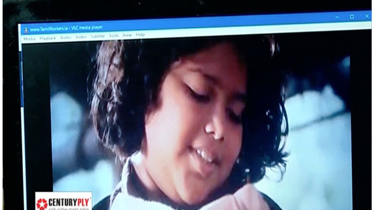 പുത്തന് ചിത്രങ്ങള് ഇന്റർനെറ്റിൽ പ്രചരിക്കുന്ന മുഖ്യകണ്ണികള് പിടിയിൽ പുത്തന് ചിത്രങ്ങള് ഇന്റർനെറ്റിൽ പ്രചരിക്കുന്ന മുഖ്യകണ്ണികള് പിടിയിൽ