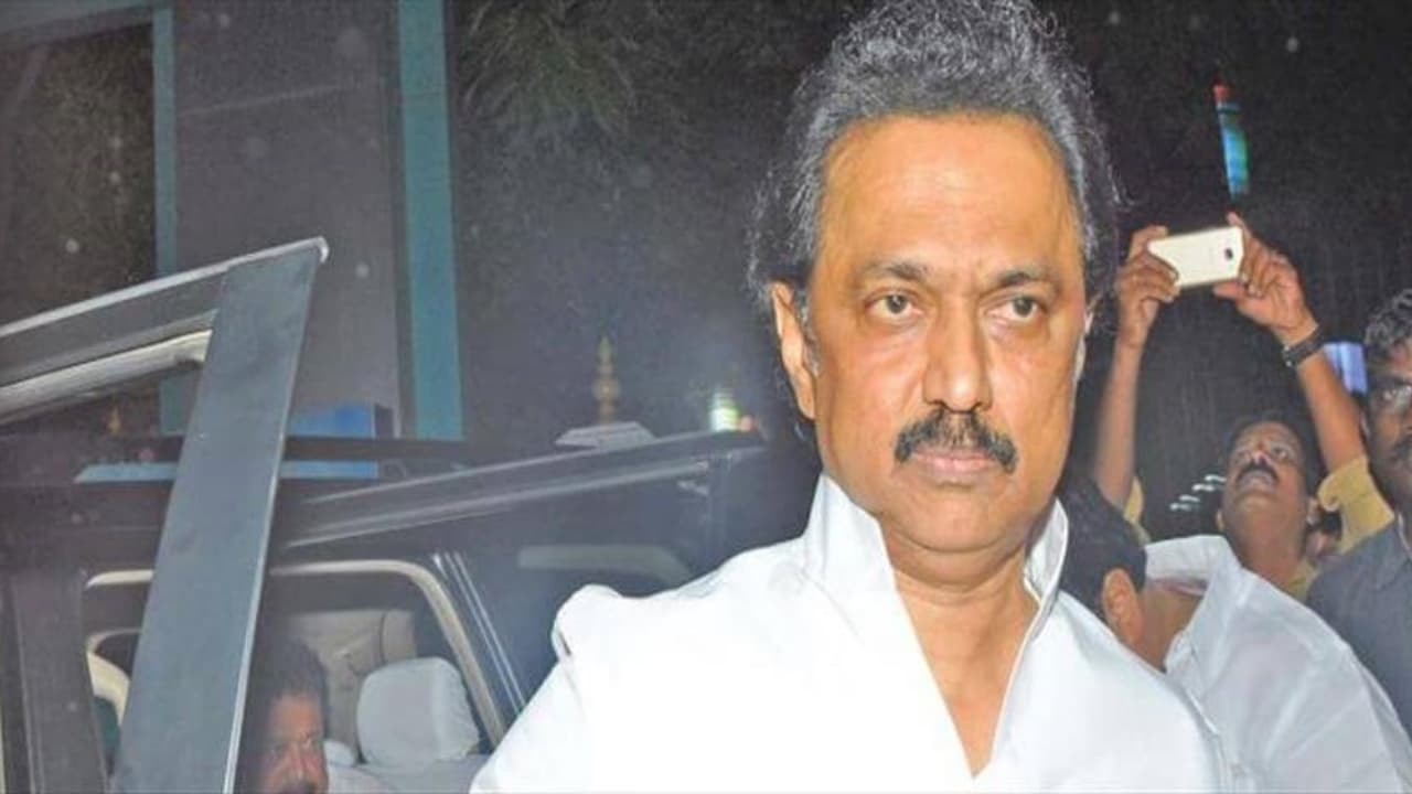 சோகத்தோடு வெளியேறிய ஸ்டாலின்... ராசாத்தி அம்மாளும் வெளியேறினார்! சோகத்தோடு வெளியேறிய ஸ்டாலின்... ராசாத்தி அம்மாளும் வெளியேறினார்!