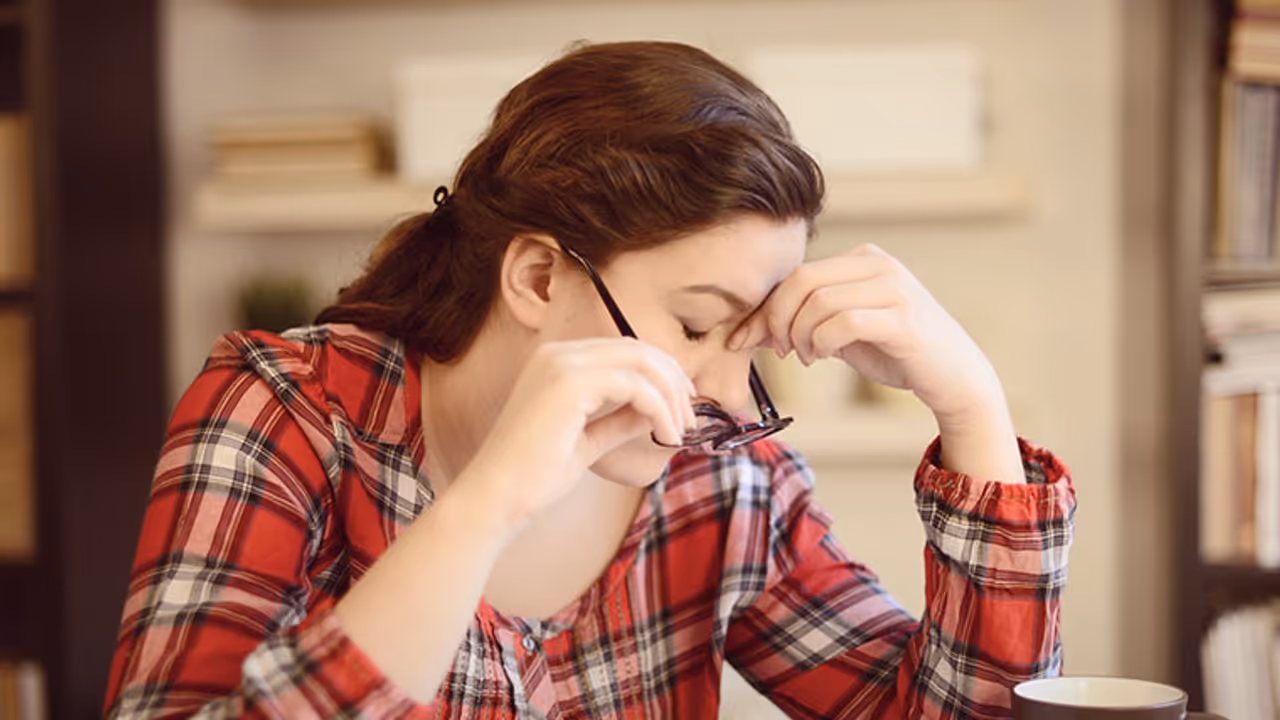 10 நிமிடத்தில் கண்சொர்வை இப்படியும் அகற்றலாமா..? அலுவலகத்தில் கூட இதை செய்யலாம்.... 10 நிமிடத்தில் கண்சொர்வை இப்படியும் அகற்றலாமா..? அலுவலகத்தில் கூட இதை செய்யலாம்....