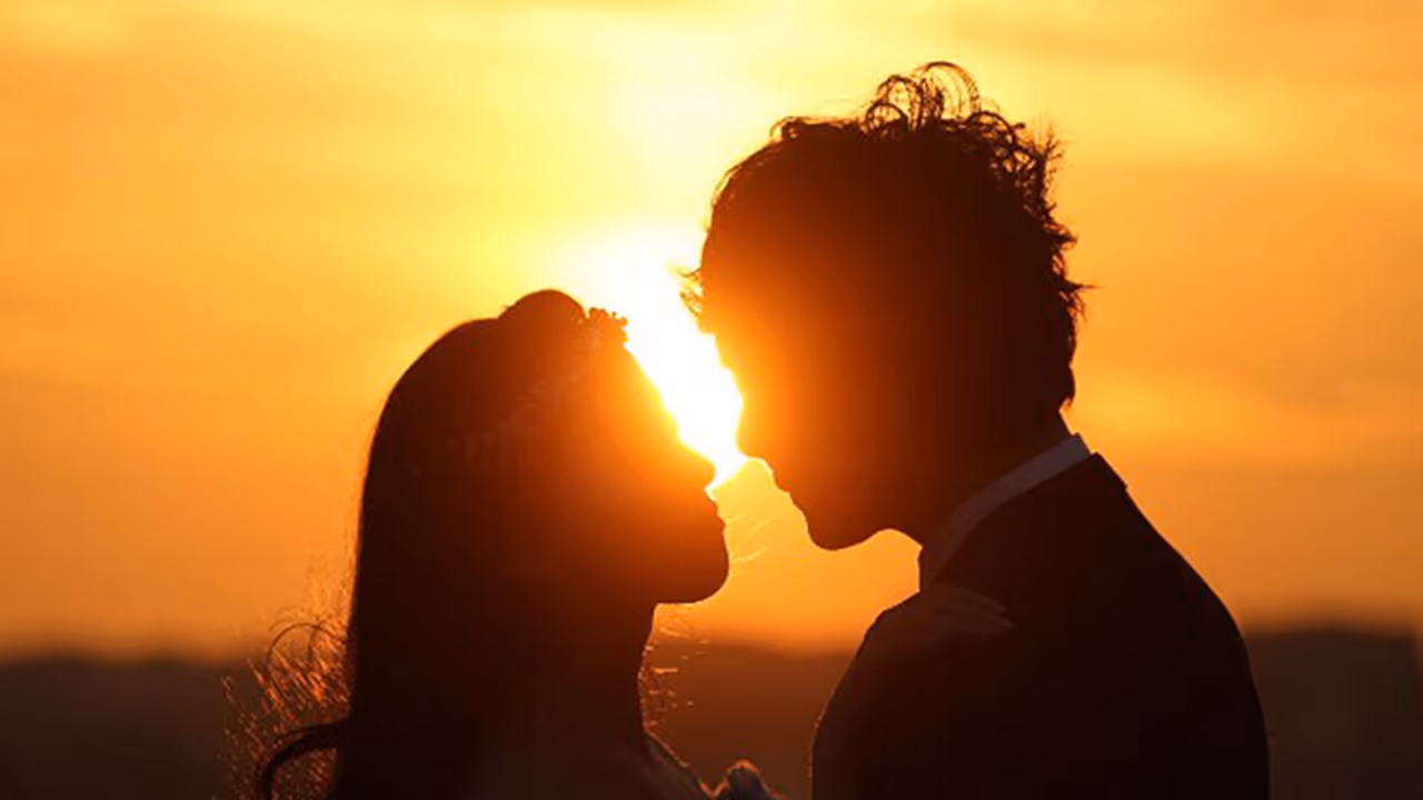 ಮಹಿಳೆಯರು ಸೆಕ್ಸ್ ನಿಲ್ಲಿಸಿದ್ರೆ ಏನಾಗುತ್ತೆ ಗೊತ್ತಾ..? ಮಹಿಳೆಯರು ಸೆಕ್ಸ್ ನಿಲ್ಲಿಸಿದ್ರೆ ಏನಾಗುತ್ತೆ ಗೊತ್ತಾ..?