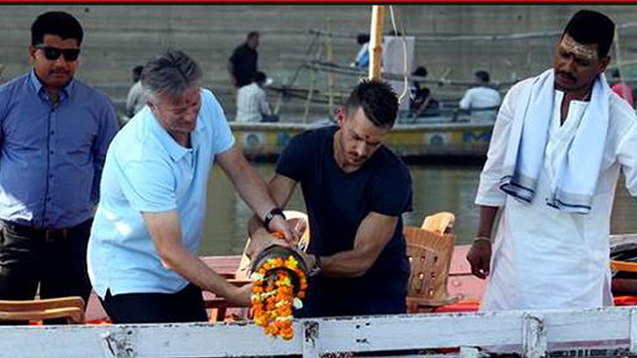 ಸ್ನೇಹಿತನ ಕೊನೆಯ ಆಸೆ ಆತನ ಅಸ್ಥಿಯನ್ನು ಗಂಗೆಯಲ್ಲಿ ವಿಸರ್ಜಿಸುವುದಾಗಿತ್ತು : ಅದನ್ನು ಸ್ಟಿವ್ ವಾ ನೆರವೇರಿಸಿದರು ಸ್ನೇಹಿತನ ಕೊನೆಯ ಆಸೆ ಆತನ ಅಸ್ಥಿಯನ್ನು ಗಂಗೆಯಲ್ಲಿ ವಿಸರ್ಜಿಸುವುದಾಗಿತ್ತು : ಅದನ್ನು ಸ್ಟಿವ್ ವಾ ನೆರವೇರಿಸಿದರು