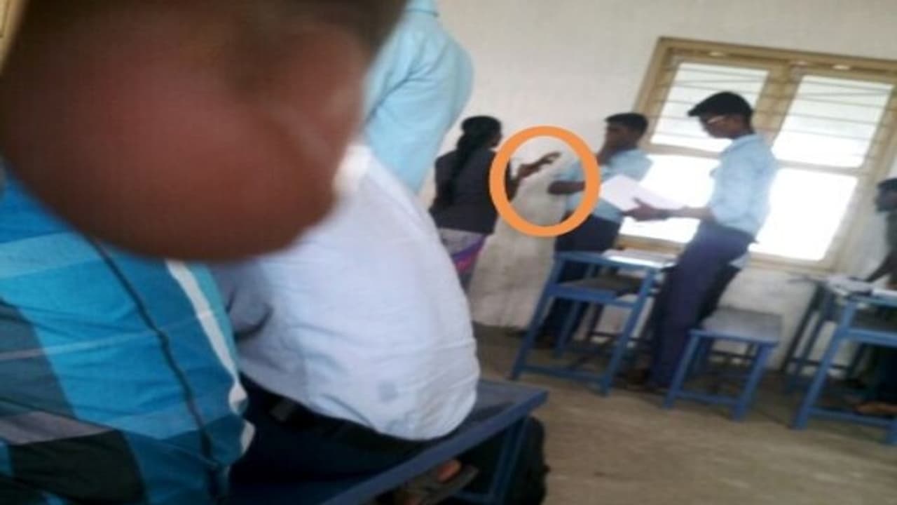 மாணவனை செருப்பால் அடித்தாரா ஆசிரியர்..?! வெளியானது புகைப்படம்...! மாணவனை செருப்பால் அடித்தாரா ஆசிரியர்..?! வெளியானது புகைப்படம்...!