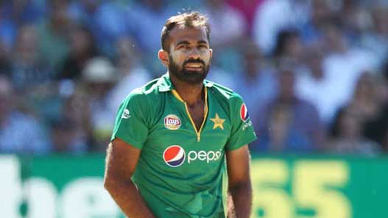 పాకిస్తాన్ లో ఆర్థిక సంక్షోభం.. క్రీడా మంత్రి అయిన వెటరన్ పేసర్.. బీపీఎల్ నుంచి వెళ్లాకే ప్రమాణ స్వీకారం..