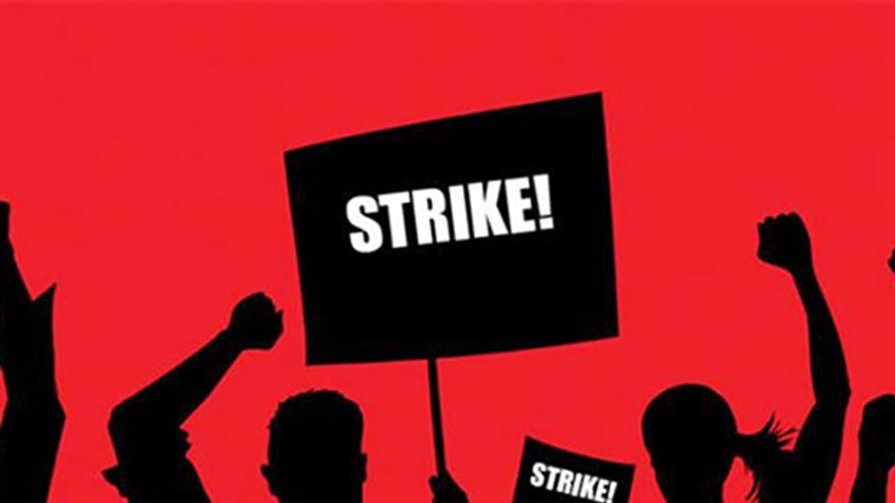 Nation disrupted: 17 lakh Maharashtra government employees begin 3 day strike Nation disrupted: 17 lakh Maharashtra government employees begin 3 day strike